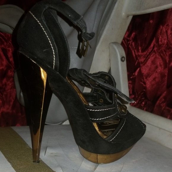 Size 7 stilettos - Picture 4 of 4